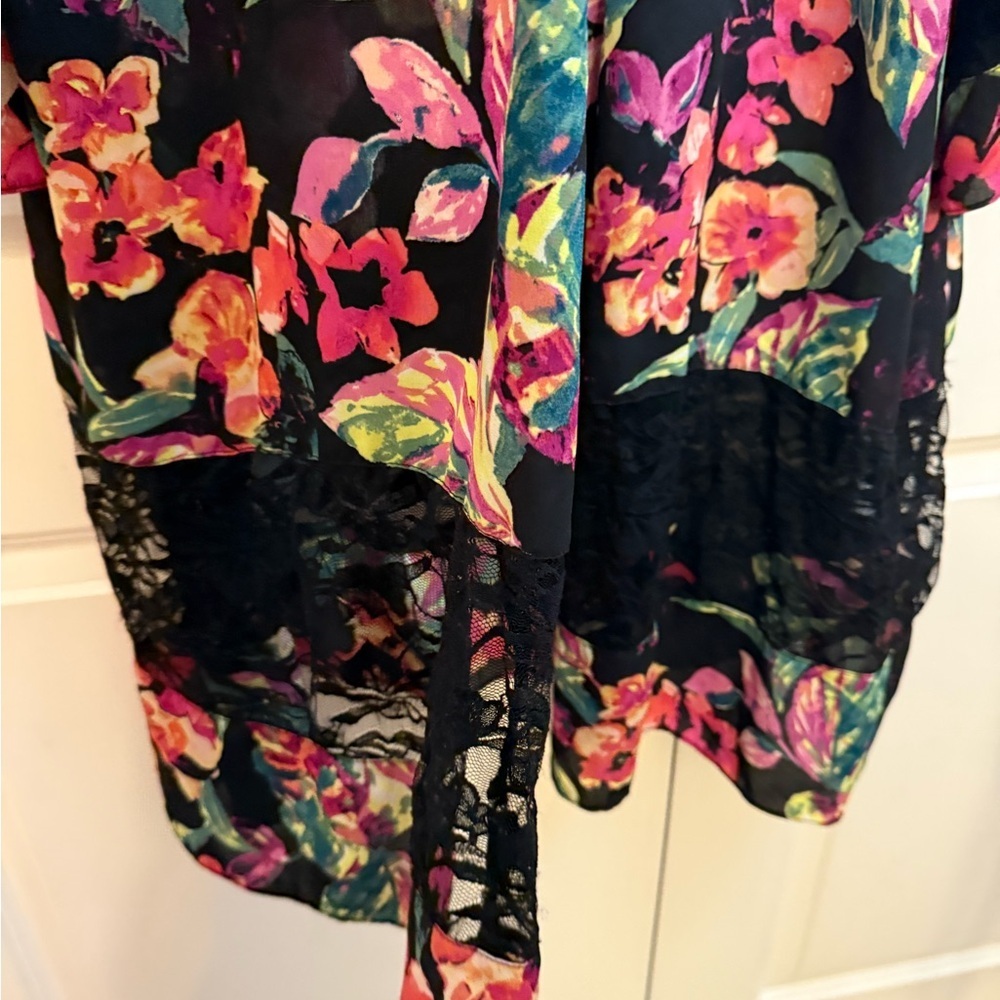 Floral Kimono with Lace Trim - Picture 11 of 12